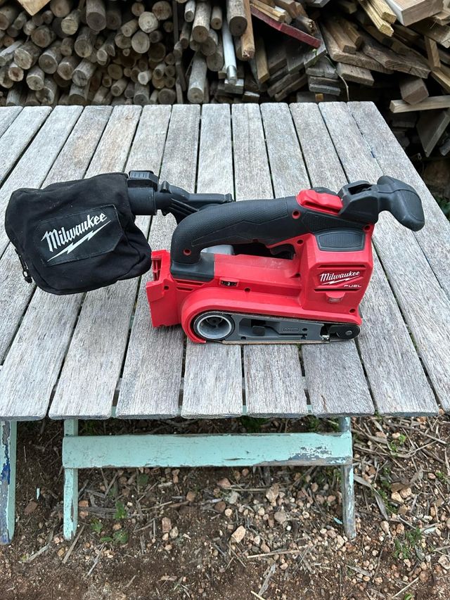Milwaukee M18 FBTS75 lijadora de banda 