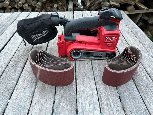 Milwaukee M18 FBTS75 lijadora de banda 