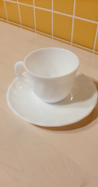 Conjunto 5 tazas y platos café. Nuevo