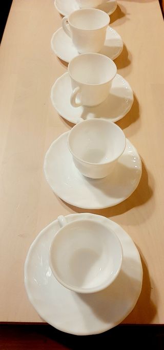 Conjunto 5 tazas y platos café. Nuevo