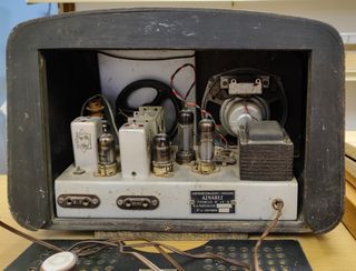 Radio antigua RADIODINA-320