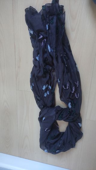 pañuelo gris