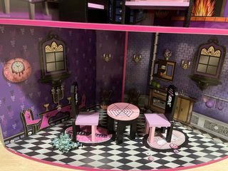 Casa de muñecas Monster