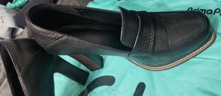 Zapatos de tacón tipo mocasin. 