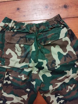 Pantalones cargo camuflaje 