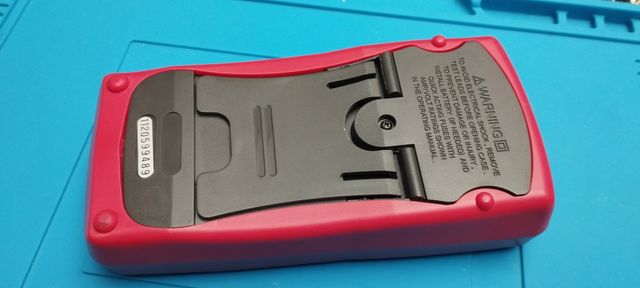 UNI-T UT601 -  Capacimetro e Ohmimetro Digital