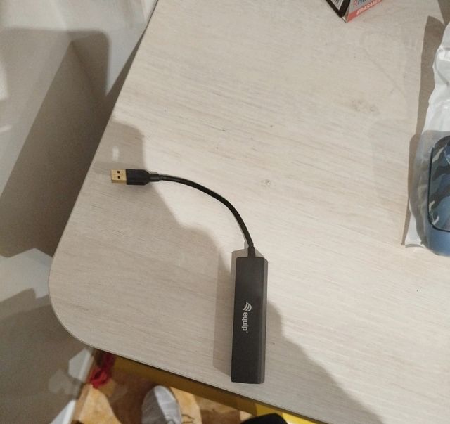 Equipaggia l'hub USB 3.0. 4 porte