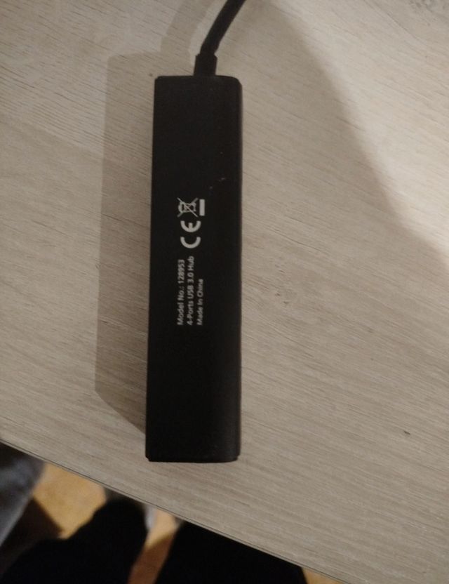 Equipaggia l'hub USB 3.0. 4 porte