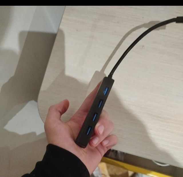 Equipaggia l'hub USB 3.0. 4 porte