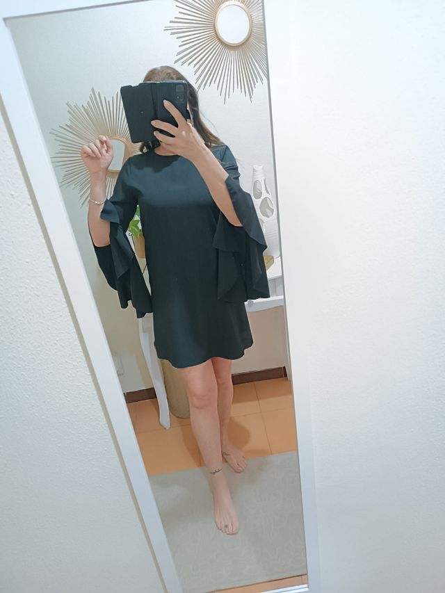 Abito corto nero manica a campana 