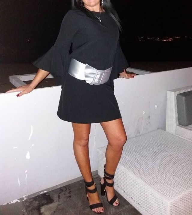 Abito corto nero manica a campana 