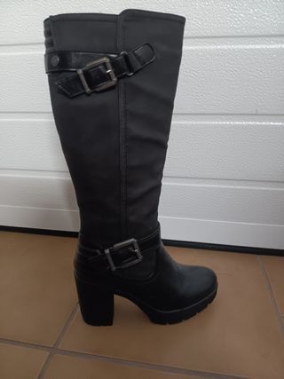 Botas altas negras con tacón Refresh