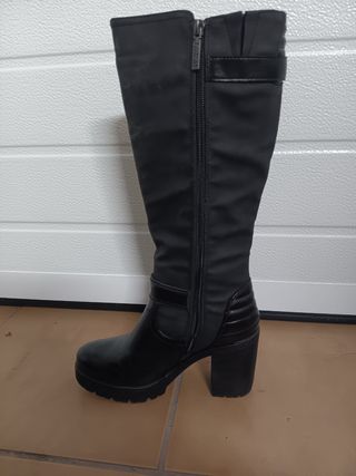 Botas altas negras con tacón Refresh