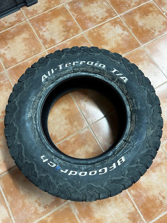 Neumatico 265 70 17 bf goodrich