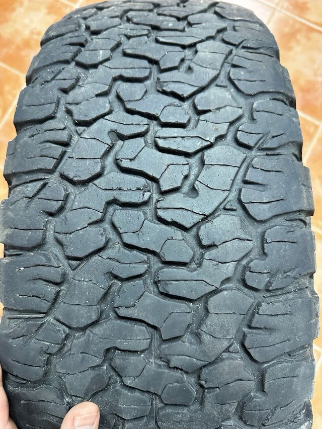 Neumatico 265 70 17 bf goodrich