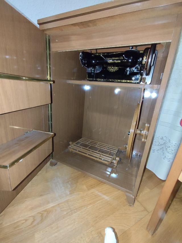 Maquina de coser antigua