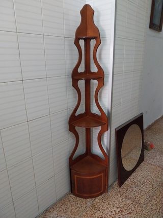Estantería esquinera de madera