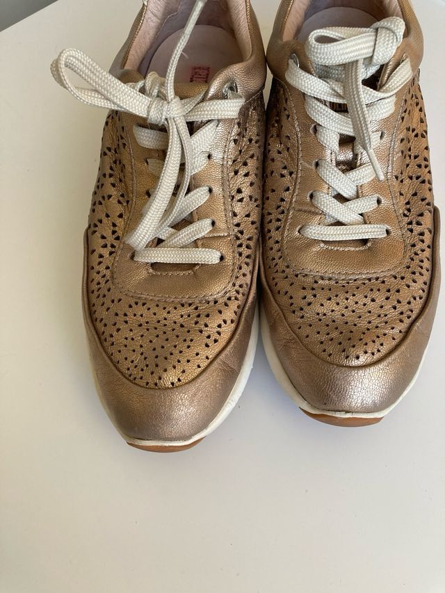 Zapatillas Pikolinos Sella doradas 39
