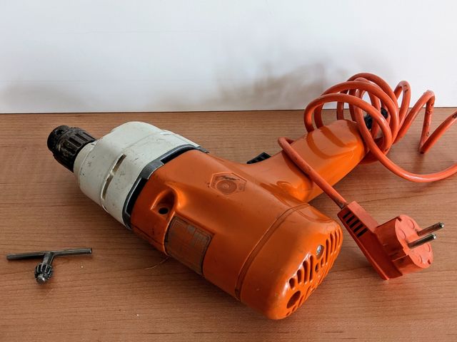 TRAPANO E SUPPORTO BLACK n'DECKER