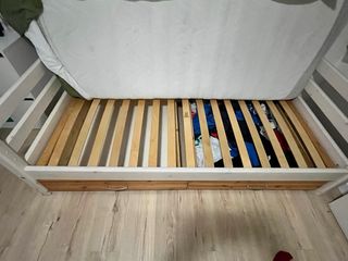 Cama de madera de pino. Flexa