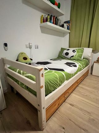 Cama de madera de pino. Flexa