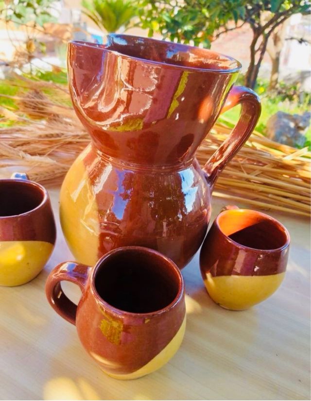 Jarra de vino cocido y 6 vasitos