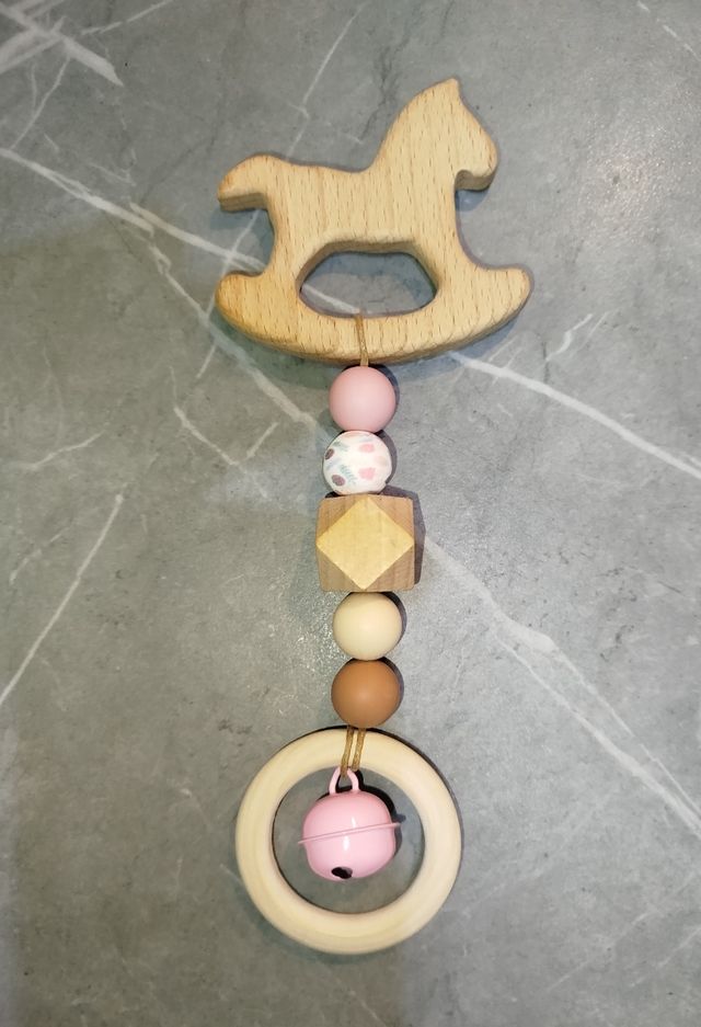 Chupetero y juguetes a juego