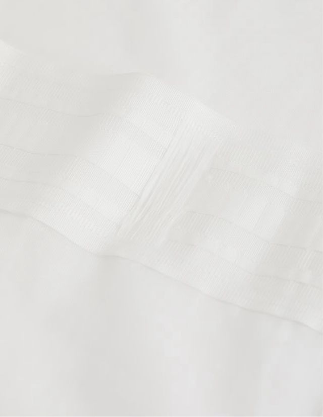 Cortina blanca con riel