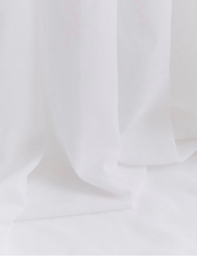 Cortina blanca con riel