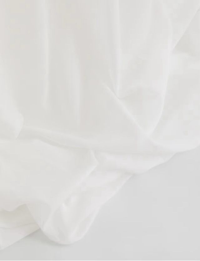 Cortina blanca con riel