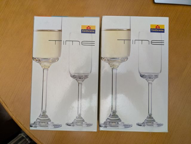 Dos pares de copas con caja