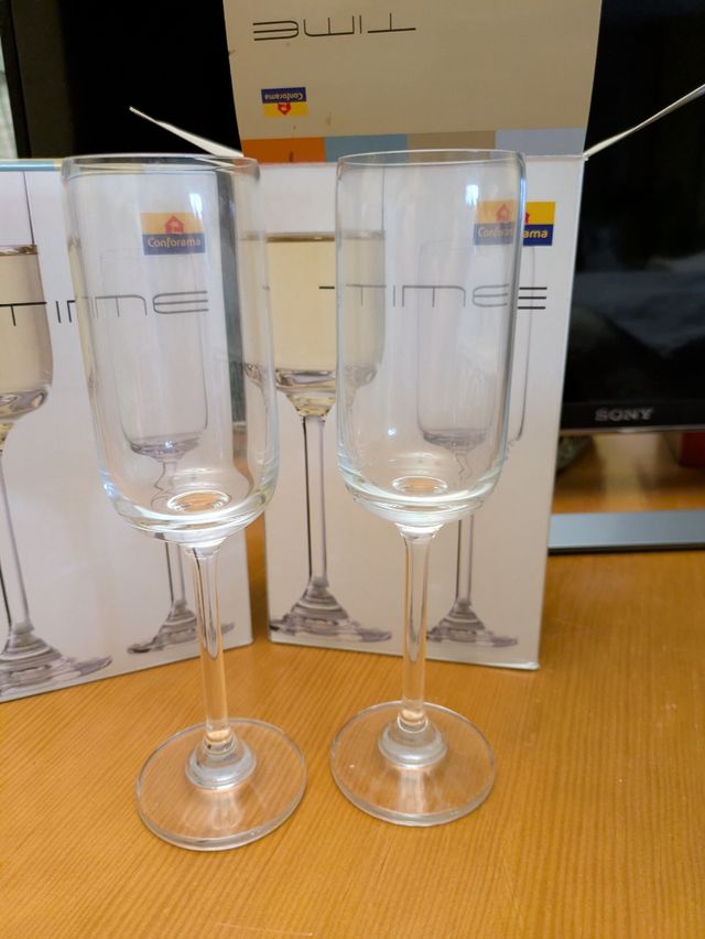 Dos pares de copas con caja