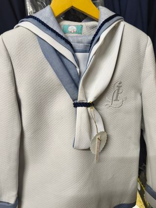 Traje de comunión nuevo