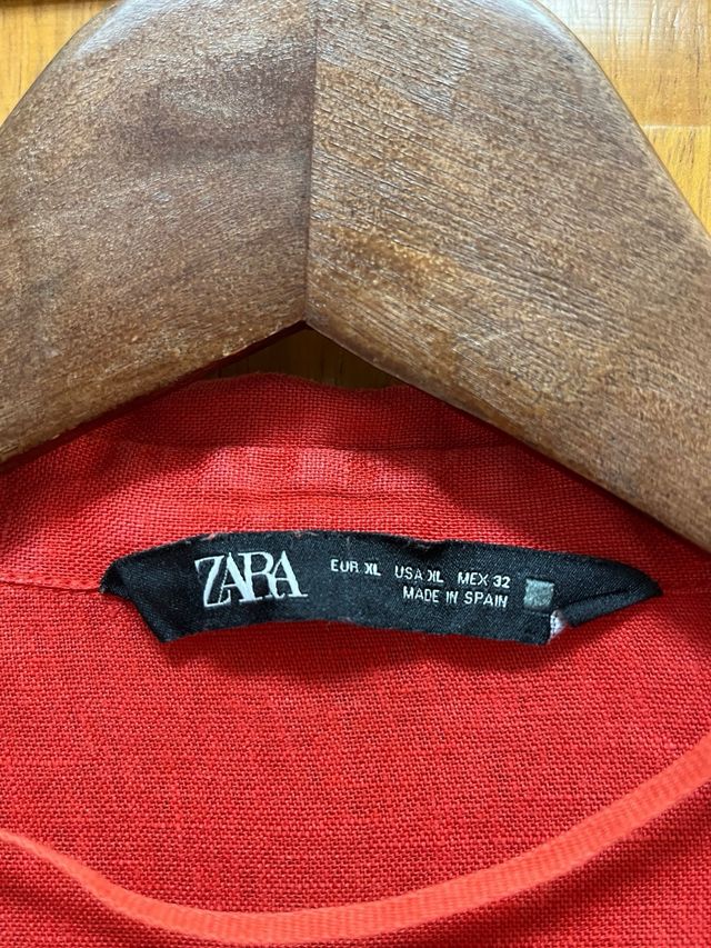 Camisa vermelha de linho Zara