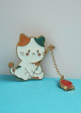 Pin de gatito pescando