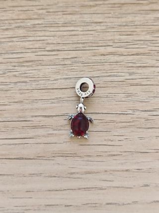 Charm de plata tortuga cristal de murano rojo