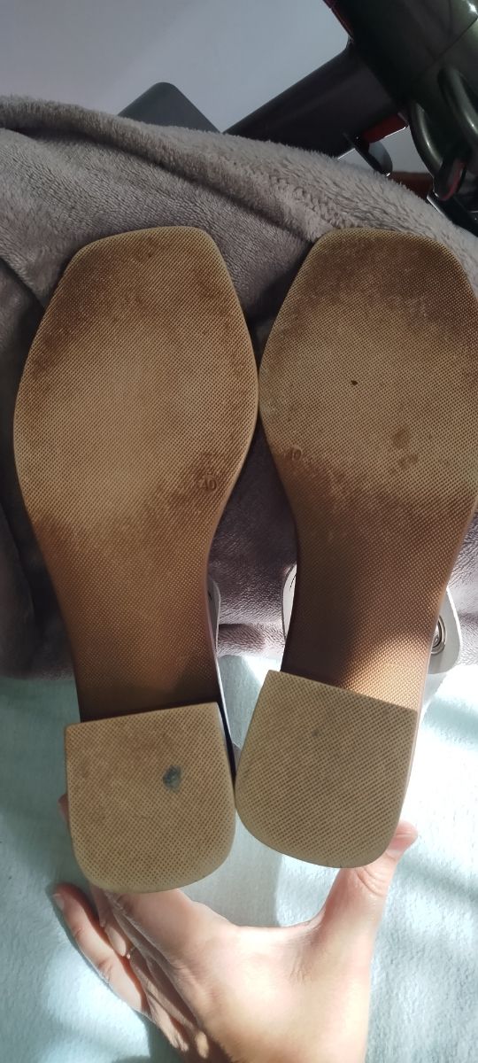 Sandalias blancas tacón