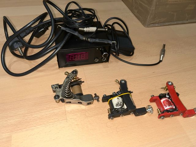 Máquinas y fuente de alimentación tatuaje