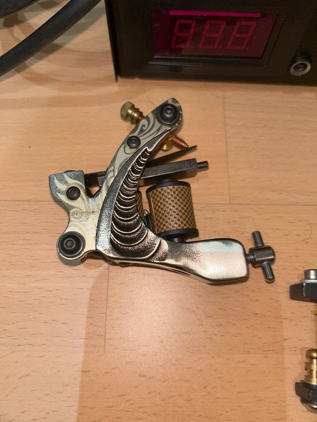 Máquinas y fuente de alimentación tatuaje