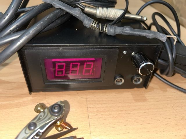 Máquinas y fuente de alimentación tatuaje