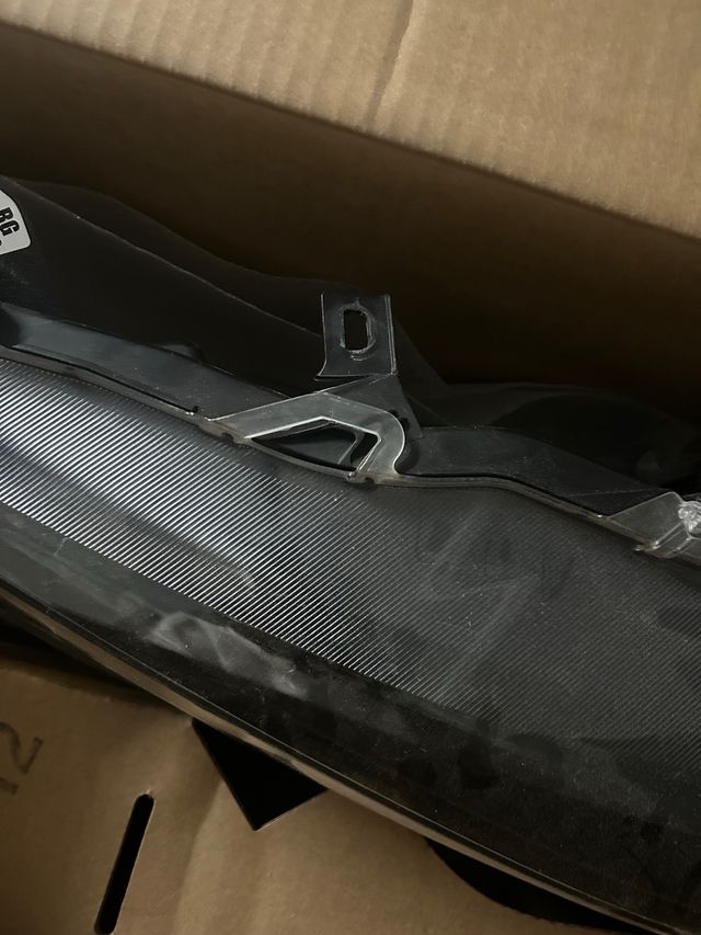 Faro/óptica toyota yaris 2022