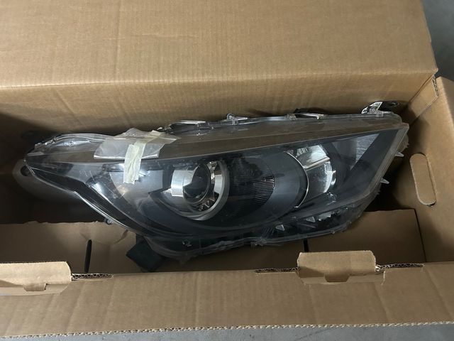 Faro/óptica toyota yaris 2022