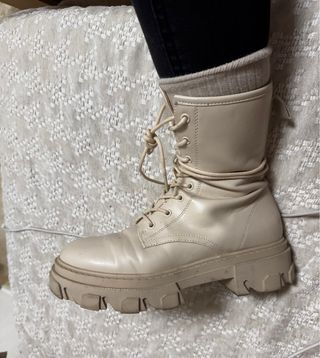 Botin cordones nude