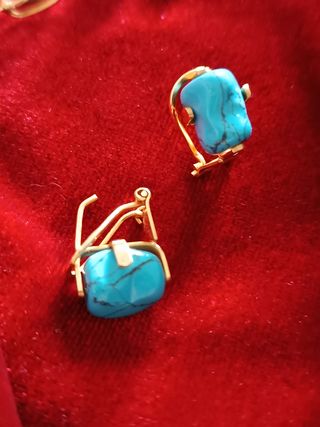 Conjunto de oro y turquesas.