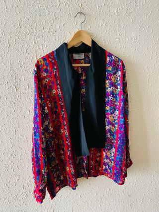 Nueva camisa estampada con lazada ECI talla XL