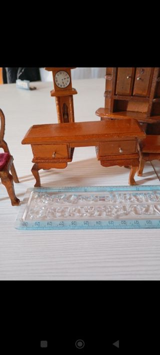 Mobili per casa delle bambole 