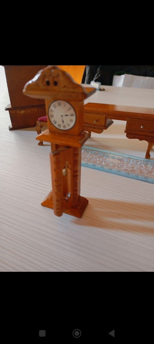 Mobili per casa delle bambole 