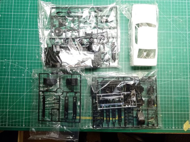 Kit aoshima 1:24 Nissan Skyline 2000 GT-R