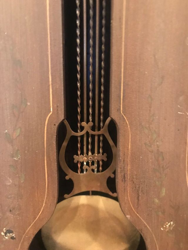 Reloj antiguo de pie de madera