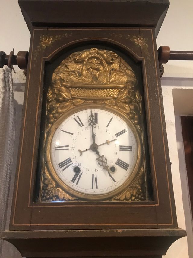 Reloj antiguo de pie de madera